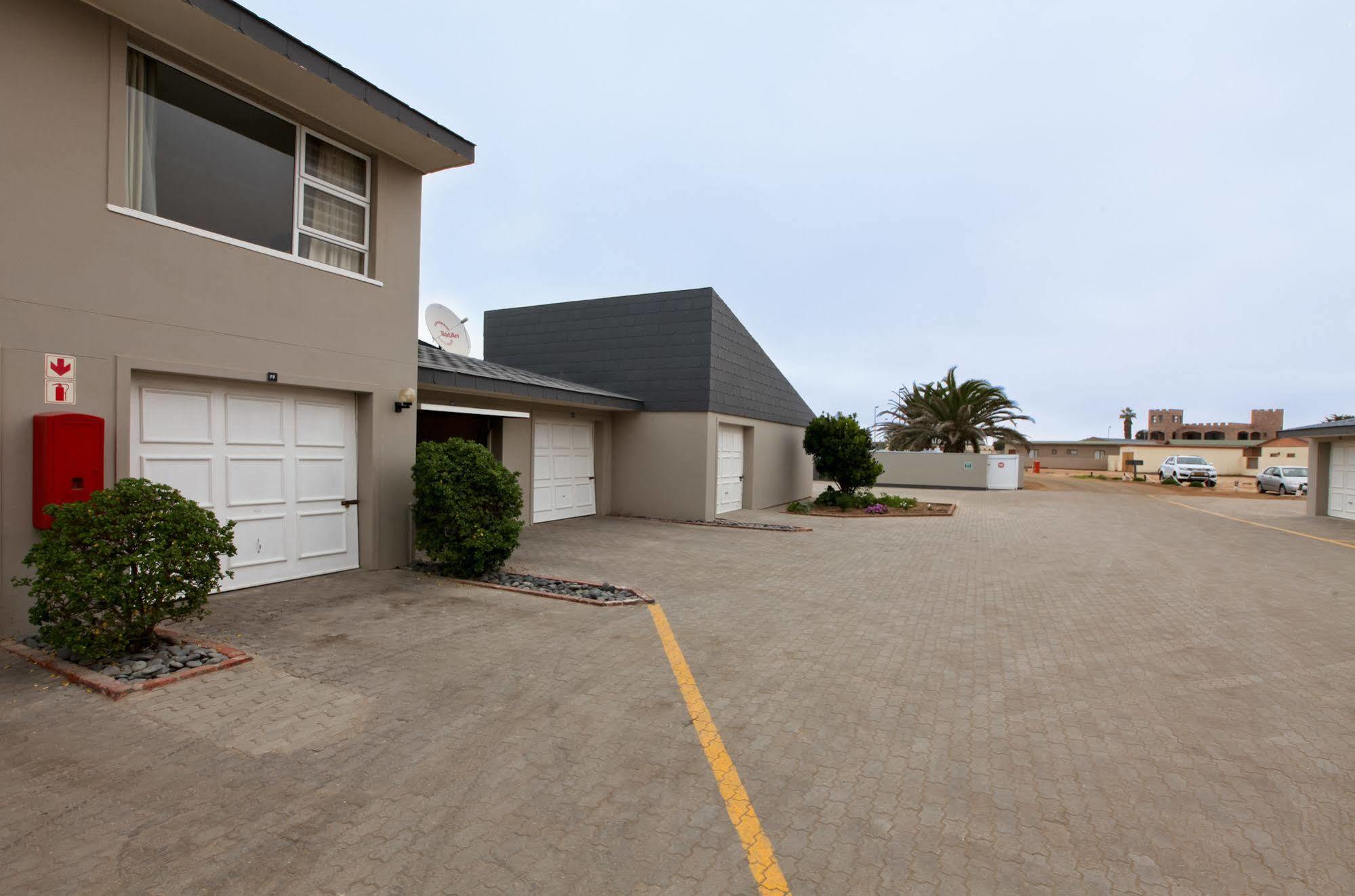 First Group Desert Rose Henties Bay Exterior foto
